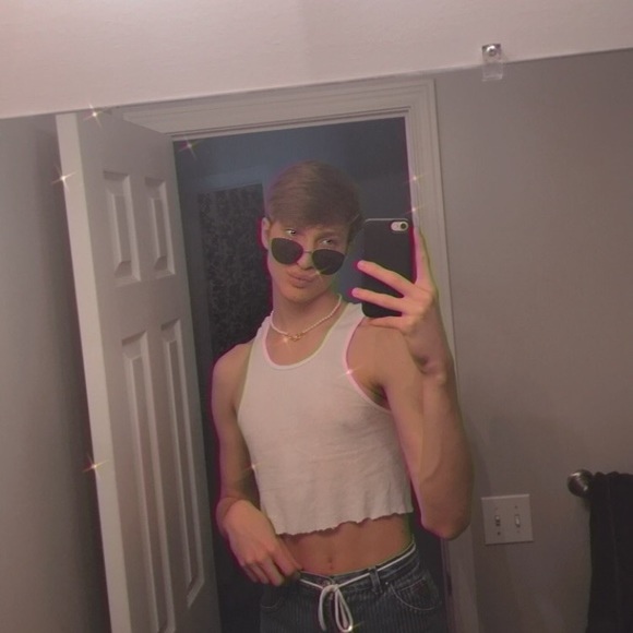 Meet your Posher, Aaron - Picture 3 of 6